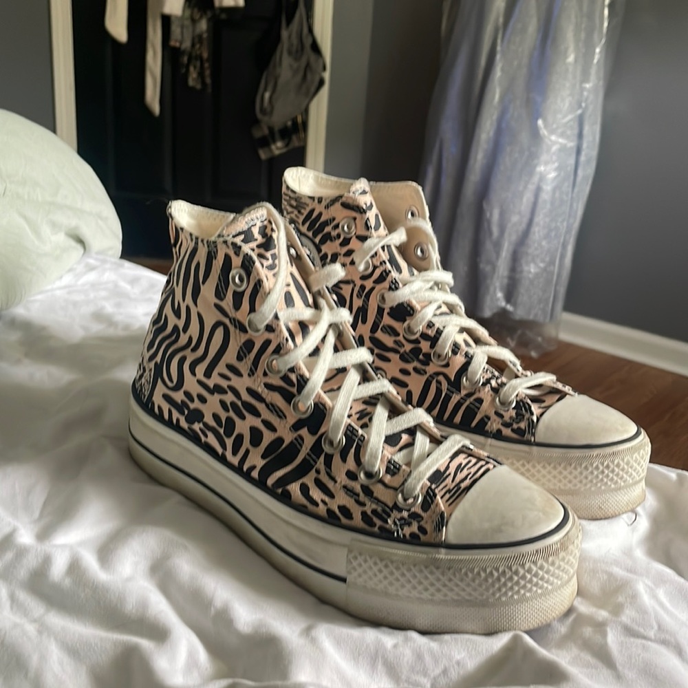 Platform converse